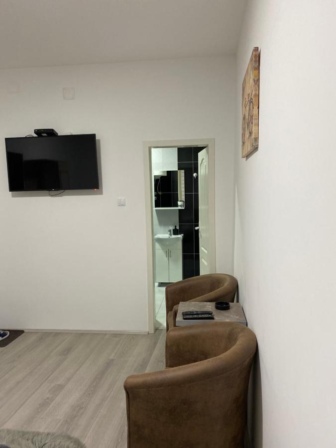 Lotus House Appartement Zrenjanin Buitenkant foto